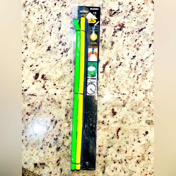 GORILLA NWT Reusable Ties for Hanging Items 18" 4 pack & 4 pack 8” up to 200lbs - Picture 3 of 7